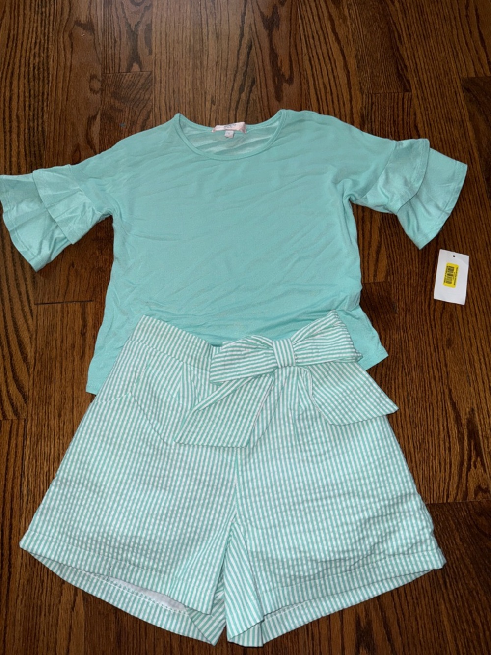 Girls aqua ruffle top and mint/white seersucker shorts with bow NWT